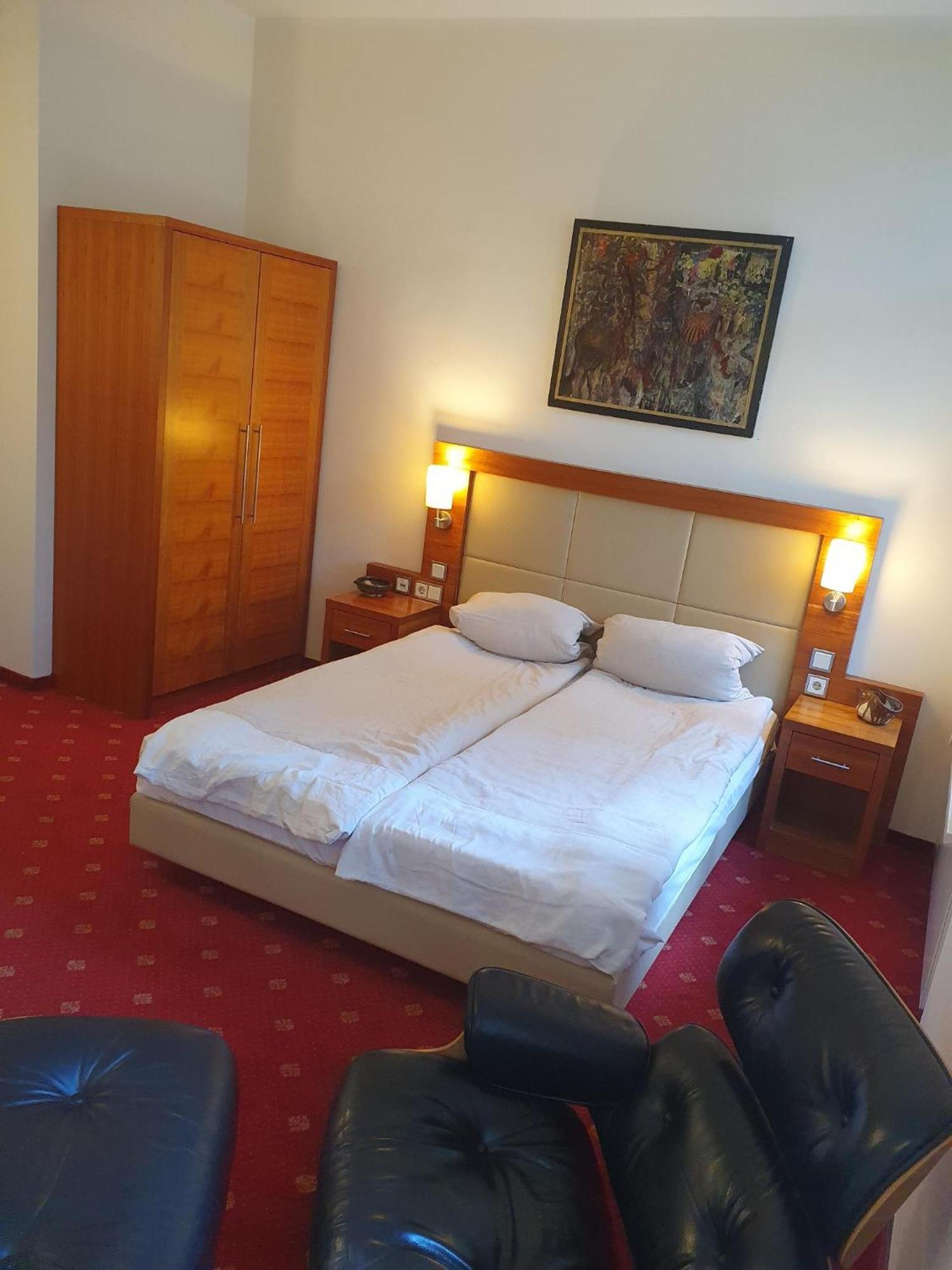 Die Villa, Zimmer 26, Dz 勒沃库森 外观 照片