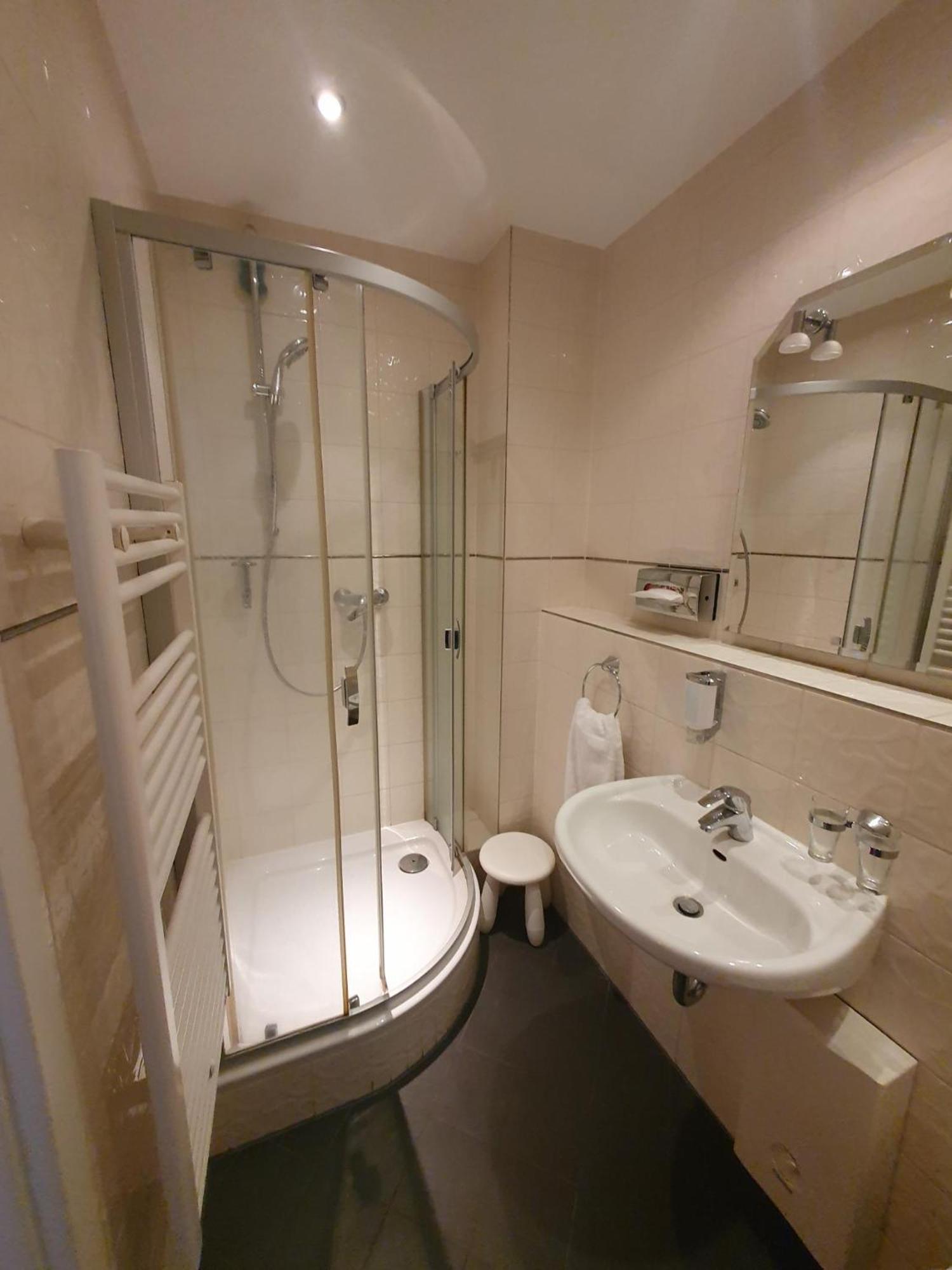 Die Villa, Zimmer 26, Dz 勒沃库森 外观 照片