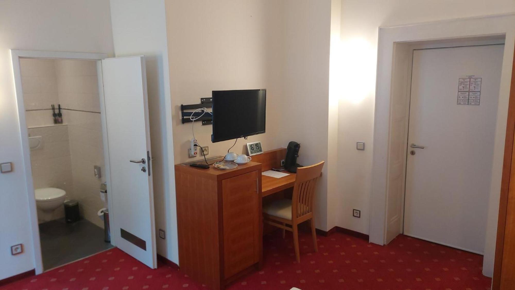 Die Villa, Zimmer 26, Dz 勒沃库森 外观 照片
