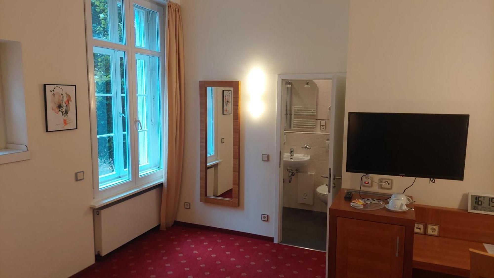 Die Villa, Zimmer 26, Dz 勒沃库森 外观 照片